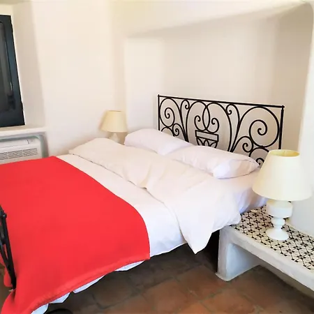Ξενοδοχείο με διαμερίσματα Ravino Secret Retreat